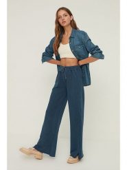 Trendyol Spodnie dresowe w kolorze niebieskim rozmiar: M. Niebieskie spodnie dresowe Trendyol, m, bez wzorów, z dresówki. Za 86.99 zł.