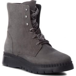 Botki GEOX - D Emsley E D747BE 00032 C9002 Dk Grey. Szare botki Geox, z aplikacjami, z nubiku, bez obcasa, bez zapięcia. W wyprzedaży za 329.00 zł.