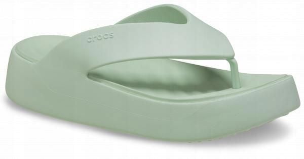 Japonki Dla Dorosłych Crocs Getaway Platform Flip. Zielone klapki Crocs, bez wzorów, z materiału, bez obcasa. Za 119.99 zł.