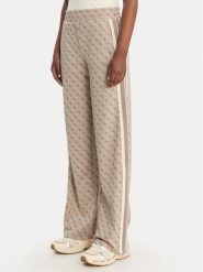 Guess Spodnie dresowe V6GB04 K2955 Beżowy Regular Fit. Brązowe spodnie dresowe Guess, xxs, z aplikacjami, z dresówki. Za 519.99 zł.