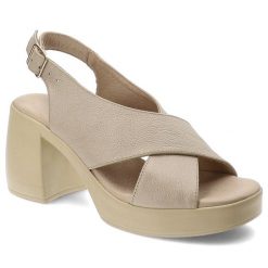Beżowe Sandały Armodo Modne Obuwie Damskie Na Obcasie. Brązowe sandały Armodo, bez wzorów, eleganckie, bez obcasa, na obcasie, bez zapięcia. Za 299.00 zł.