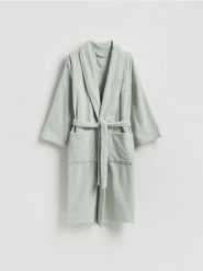 Bawełniany szlafrok - jasnozielony. Zielone szlafroki Reserved, l, bez wzorów, z bawełny, bez ramiączek, bez kaptura. Za 159.99 zł.