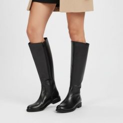 Kozaki damskie Armodo, wysoka cholewka ze skóry naturalnej na zamek na płaskim obcasie, czarne, 70150-S. Czarne kozaki Armodo, na zimę, ze skóry, przed kolano, bez obcasa, na obcasie, bez zapięcia. Za 433.99 zł.