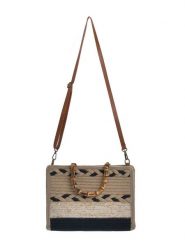 BLE Torebka w kolorze beżowym - 31 x 23 x 8 cm rozmiar: onesize. Brązowe torby na ramię BLE, bez wzorów, z materiału, na ramię, bez dodatków. Za 66.93 zł.
