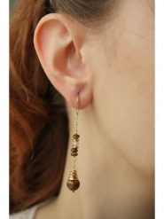 Pierres delicates Pozłacane kolczyki z tygrysim okiem rozmiar: onesize. Brązowe kolczyki Pierres delicates, pozłacane, z zapięciem typu bigiel. Za 43.99 zł.