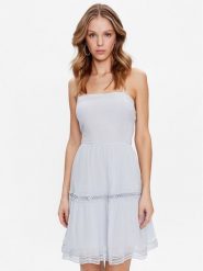 Guess Sukienka letnia Safa W3GK0M WEID0 Błękitny Regular Fit. Niebieskie sukienki Guess, na lato, l, z aplikacjami, z bawełny, bez kołnierzyka, bez ramiączek. Za 369.99 zł.