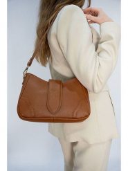 Christian Laurier Skórzana torebka "Jenna" w kolorze karmelowym - 27 x 19 x 8 cm rozmiar: onesize. Brązowe torby na ramię Christian Laurier, bez wzorów, z materiału, na ramię, bez dodatków. Za 304.99 zł.