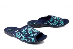 ADANEX 30316 SAK18VD czarny, kapcie damskie. Niebieskie obuwie domowe Adanex, bez wzorów, bez zapięcia. Za 58.64 zł.