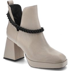 Beżowe Botki Karino Eleganckie Skórzane Buty Na Obcasie. Brązowe botki Karino, bez wzorów, ze skóry, bez obcasa, na obcasie, bez zapięcia. Za 359.00 zł.