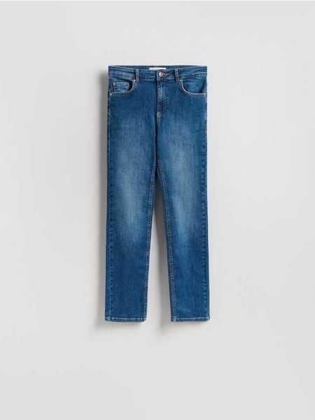 Jeansy slim straight - granatowy. Niebieskie jeansy Reserved, bez wzorów. W wyprzedaży za 79.99 zł.