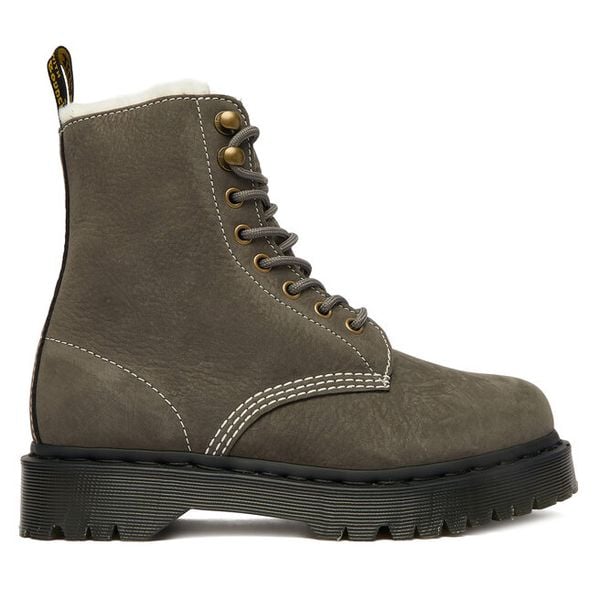 Trzewiki Dr. Martens. Szare botki Dr. Martens, bez wzorów, bez obcasa, na płaskiej podeszwie, bez zapięcia. Za 778.99 zł.