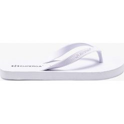 Superga - Japonki. Białe klapki Superga, bez wzorów, z materiału, bez obcasa, na obcasie. W wyprzedaży za 39.90 zł.