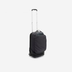 Walizka sportowa Kipsta Urban 30 L. Czarne walizki DECATHLON, bez wzorów. Za 269.99 zł.