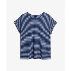 Damska koszulka o luźnym kroju Superdry Studios. Niebieskie bluzki Superdry, bez wzorów, bez kołnierzyka, bez ramiączek. Za 102.80 zł.