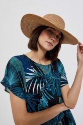 Kapelusz słomkowy z szerokim rondem beżowy. Brązowe kapelusze MOODO, bez wzorów, ze splotem. W wyprzedaży za 29.99 zł.