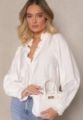 Biała Wiskozowa Koszula Zdobiona Falbankami Hanerina. Białe koszule Renee, l, z aplikacjami, z jeansu, eleganckie, bez kołnierzyka, bez ramiączek. Za 79.99 zł.