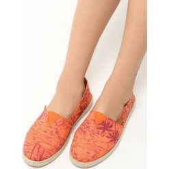 Pomarańczowe Espadryle Summer Breeze. Brązowe espadryle Born2be, bez wzorów, bez obcasa, na płaskiej podeszwie, bez zapięcia. Za 29.99 zł.