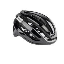Kask rowerowy RAPIDO, czarny. Czarne okulary przeciwsłoneczne GIST, bez wzorów, sportowe. Za 435.50 zł.