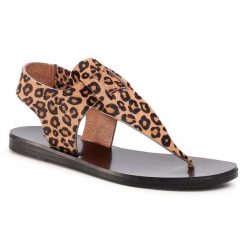 Sandały QUAZI. Brązowe sandały QUAZI, bez wzorów, bez obcasa, na płaskiej podeszwie, bez zapięcia. Za 259.99 zł.