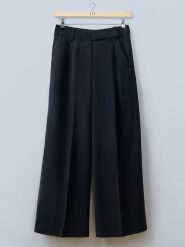 LeGer Spodnie "Chinara" w kolorze czarnym rozmiar: 38. Czarne spodnie materiałowe LeGer, na co dzień, bez wzorów, z lyocellu. Za 236.05 zł.