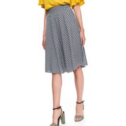 SPÓDNICA MIDI W KRATKĘ VICHY. Czarne spódnice TOP SECRET, na lato, bez wzorów, z tkaniny, eleganckie, midi. W wyprzedaży za 59.99 zł.
