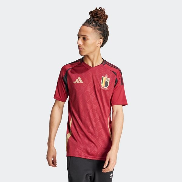 Koszulka piłkarska drużyny Belgii ADIDAS domowa. Czerwone bluzki Adidas, m, bez wzorów, sportowe, bez kołnierzyka, bez ramiączek. W wyprzedaży za 319.99 zł.