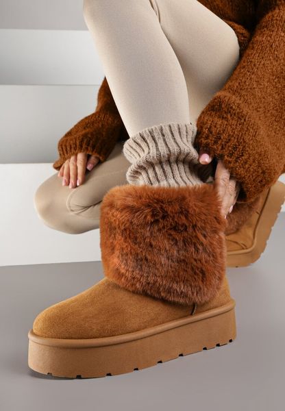 Jasnobrązowe Śniegowce za Kostkę Mocno Ocieplane z Futerkiem na Platformie Reilanna. Brązowe trapery i śniegowce Born2be, z futra, za kostkę. Za 84.99 zł.