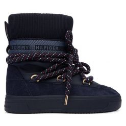 Śniegowce Tommy Hilfiger. Niebieskie trapery i śniegowce TOMMY HILFIGER. Za 699.99 zł.
