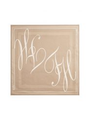 Tommy Hilfiger Apaszka Heritage Script AW0AW17967 Beżowy. Brązowe rękawiczki TOMMY HILFIGER, bez wzorów, z jedwabiu. Za 239.99 zł.