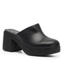 Klapki Lasocki. Czarne klapki Lasocki, bez wzorów, bez obcasa. Za 199.99 zł.