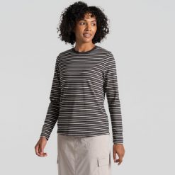 Longsleeve damski Craghoppers NosiLife Akona LS Top. Czarne topy Craghoppers, bez wzorów, bez kołnierzyka, bez ramiączek. Za 203.99 zł.