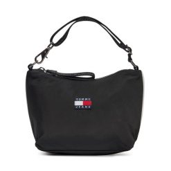 Torebka Tommy Jeans. Czarne torebki klasyczne Tommy Jeans, bez wzorów, z jeansu, bez dodatków. Za 259.99 zł.