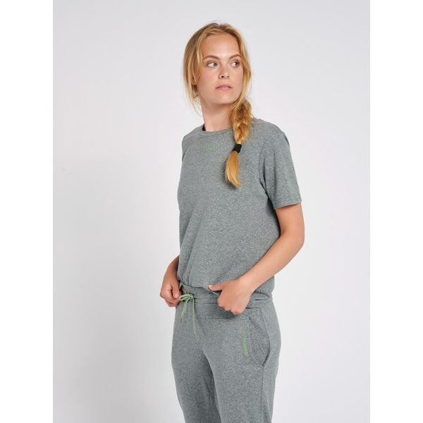 Koszulka damska Hummel hmlzandra. Zielone bluzki Hummel, bez wzorów, sportowe, bez kołnierzyka, bez ramiączek. Za 119.50 zł.