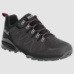 Buty trekkingowe damskie Jack Wolfskin Refugio Texapore Low. Czerwone trekkingi Jack Wolfskin, z materiału, trekkingowe. Za 547.00 zł.