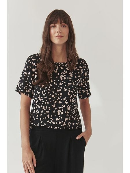 TATUUM Koszulka w kolorze czarno-kremowym rozmiar: 38. Czarne bluzki Tatuum, bez wzorów, z wiskozy, bez kołnierzyka, bez ramiączek. Za 92.42 zł.