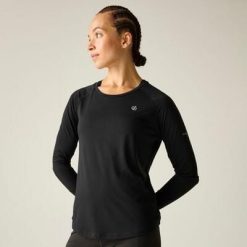 Damska koszulka z długim rękawem do biegania Nimble. Czarne bluzki Dare 2b, bez wzorów, z lyocellu, sportowe, bez kołnierzyka, bez ramiączek. Za 159.99 zł.