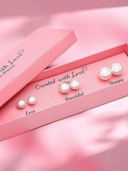 Created with Love 3-częściowy zestaw kolczyków-wkrętek "Happy" z cyrkoniami rozmiar: onesize. Białe kolczyki Created with Love, z cyrkonią, z mosiądzu. Za 56.99 zł.