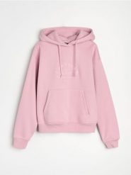 Dresowa bluza hoodie z kieszenią i haftowanym napisem - różowy. Czerwone bluzy Sinsay, l, bez wzorów, z dresówki, bez kaptura. Za 39.99 zł.