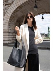 Maison héritage PARIS Skórzana torebka "Rebe" w kolorze czarnym - 33 x 45 x 15 cm rozmiar: onesize. Czarne torby na ramię Maison héritage PARIS, bez wzorów, z materiału, na ramię, bez dodatków. Za 350.45 zł.