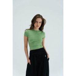 Koszulka sportowa do ćwiczeń Moonholi Timeless z krótkim rękawem. Zielone koszulki sportowe MOONHOLI, bez wzorów, bez ramiączek, na jogę i pilates. Za 259.00 zł.