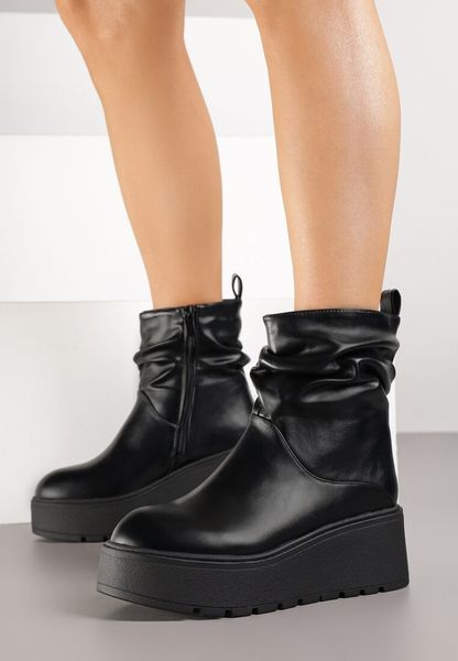 Czarne Botki na Koturnie z Marszczoną Cholewką Tuloreia. Czarne botki Born2be, bez wzorów, z jeansu, bez obcasa, na koturnie, bez zapięcia. Za 189.99 zł.