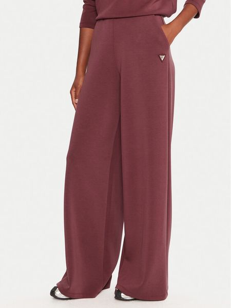 Guess Spodnie dresowe V4YB07 KCAY2 Bordowy Relaxed Fit. Czerwone spodnie dresowe Guess, xl, z aplikacjami, z dresówki. Za 319.99 zł.