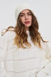 Czapka z dodatkiem wełny biała. Białe czapki MOODO, bez wzorów, z elastanu. Za 49.99 zł.