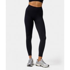 Legginsy bezszwowe push-up Carpatree Elite czarne. Czarne legginsy Carpatree, xs, bez wzorów, z elastanu, z podwyższonym stanem. W wyprzedaży za 169.99 zł.