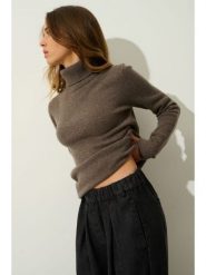 AUTHENTIC CASHMERE Kaszmirowy golf "Linda" w kolorze khaki rozmiar: S. Brązowe golfy AUTHENTIC CASHMERE, s, bez wzorów, z kaszmiru, bez ramiączek. Za 459.04 zł.