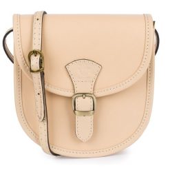 Listonoszka skórzana BELTIMORE K68 beżowa. Brązowe torebki klasyczne bez wzorów, ze skóry, bez dodatków. Za 129.90 zł.