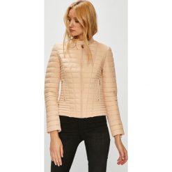Guess Jeans - Kurtka. Kurtki sportowe Guess Jeans. W wyprzedaży za 429.90 zł.