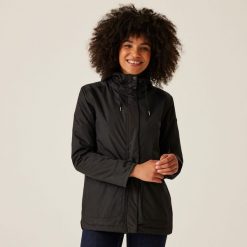 Kurtka turystyczna damska Regatta Broadia parka przeciwdeszczowa. Czarne kurtki sportowe Regatta, sportowe, bez kaptura. W wyprzedaży za 299.99 zł.