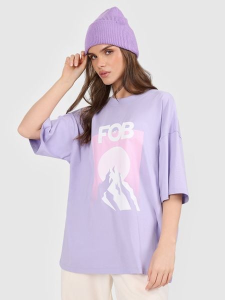 4F T-shirt loose z nadrukiem damski - fioletowy XS. Fioletowe koszulki sportowe 4f, bez wzorów, z materiału, bez ramiączek, snowboardowy. Za 79.99 zł.