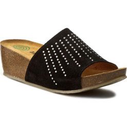 Klapki DR. BRINKMANN - 701026 Schwarz 1. Czarne klapki Dr. Brinkmann, z aplikacjami, z materiału, bez obcasa, na obcasie. W wyprzedaży za 159.00 zł.